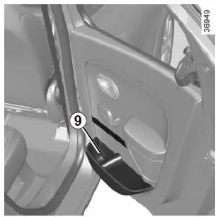 Opbergruimte in achterportier (9)